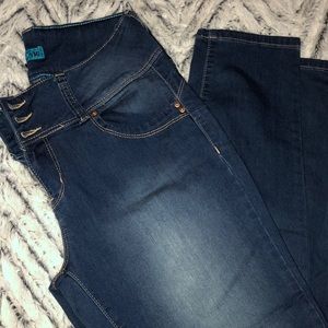NWOT High Waisted YMI Wanna Betta Butt? Jeans